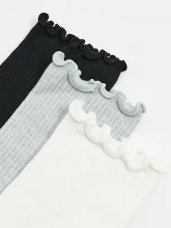 Cropp Skarpety, Rajstopy*3 pack skarpet z falbaną jasnyszary