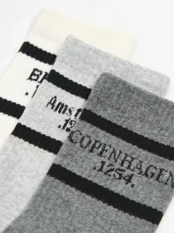 Cropp Skarpety, Rajstopy*3 pack skarpet z nazwami miast jasnyszary