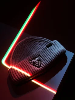 Cropp Czapki*Czapka beanie z naszywką Arcane beżowy