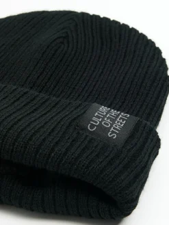 Cropp Czapki*Czarna czapka beanie z naszywką czarny