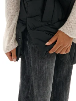 Cropp Kurtki, Płaszcze*Czarna kamizelka puffer z kapturem czarny