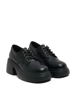 Cropp Półbuty*Czarne loafersy z imitacji skóry czarny