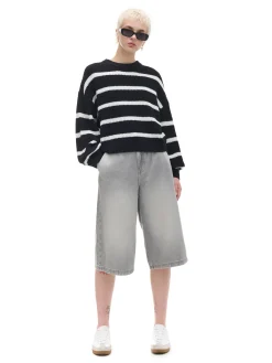 Cropp Swetry*Czarno-biały sweter z szerokim rękawem czarny