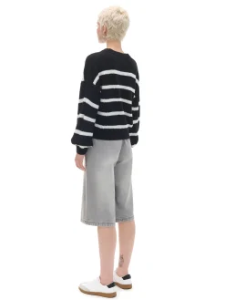 Cropp Swetry*Czarno-biały sweter z szerokim rękawem czarny