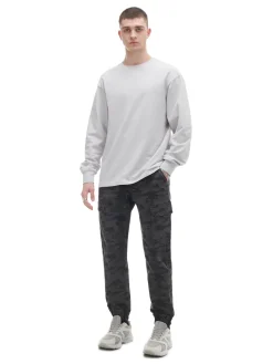 Cropp Spodnie*Joggery cargo z nadrukiem moro szary