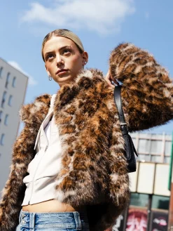 Cropp Kożuszki, Futerka|Kurtki, Płaszcze*Kurtka z imitacji futra w panterkę wielobarwny