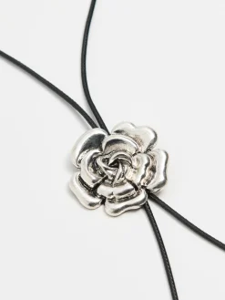 Cropp Biżuteria*Naszyjnik z zawieszką w kształcie róży srebrny