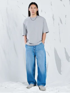 Cropp Jeansy*e jeansy skater z efektem sprania niebieski