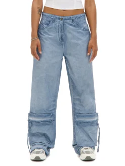 Cropp Spodnie*Niebieskie spodnie z kieszeniami cargo granatowy