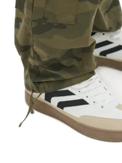 Cropp Spodnie*Spodnie cargo z motywem moro zielony