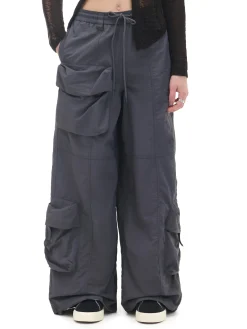 Cropp Spodnie*Spodnie parachute z kieszeniami cargo fioletowy