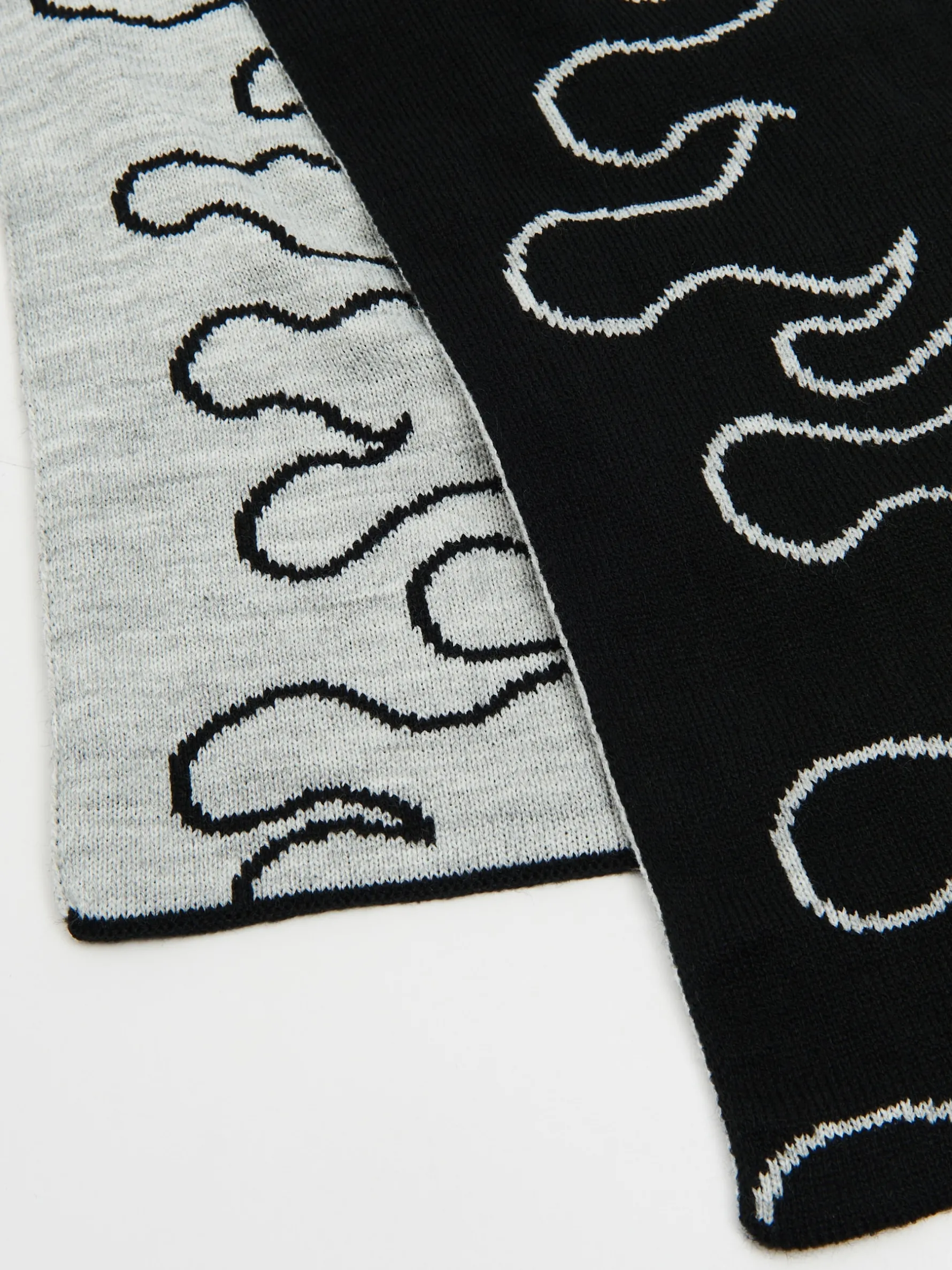 Cropp Kominy, Szaliki*Szalik z motywem płomieni czarny