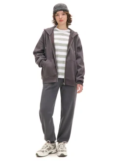 Cropp Spodnie*Szare dresowe joggery z nadrukiem szary